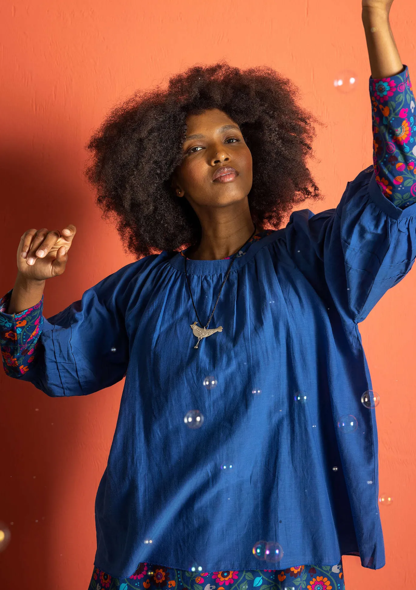 Pusero puuvillaa ja silkkiä