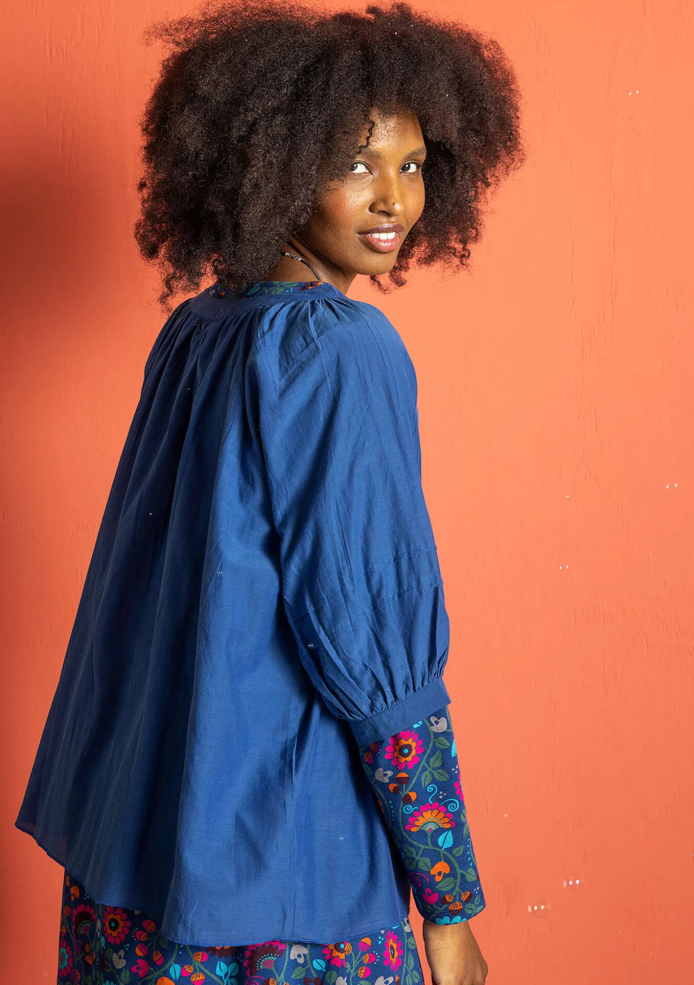 Pusero puuvillaa ja silkkiä