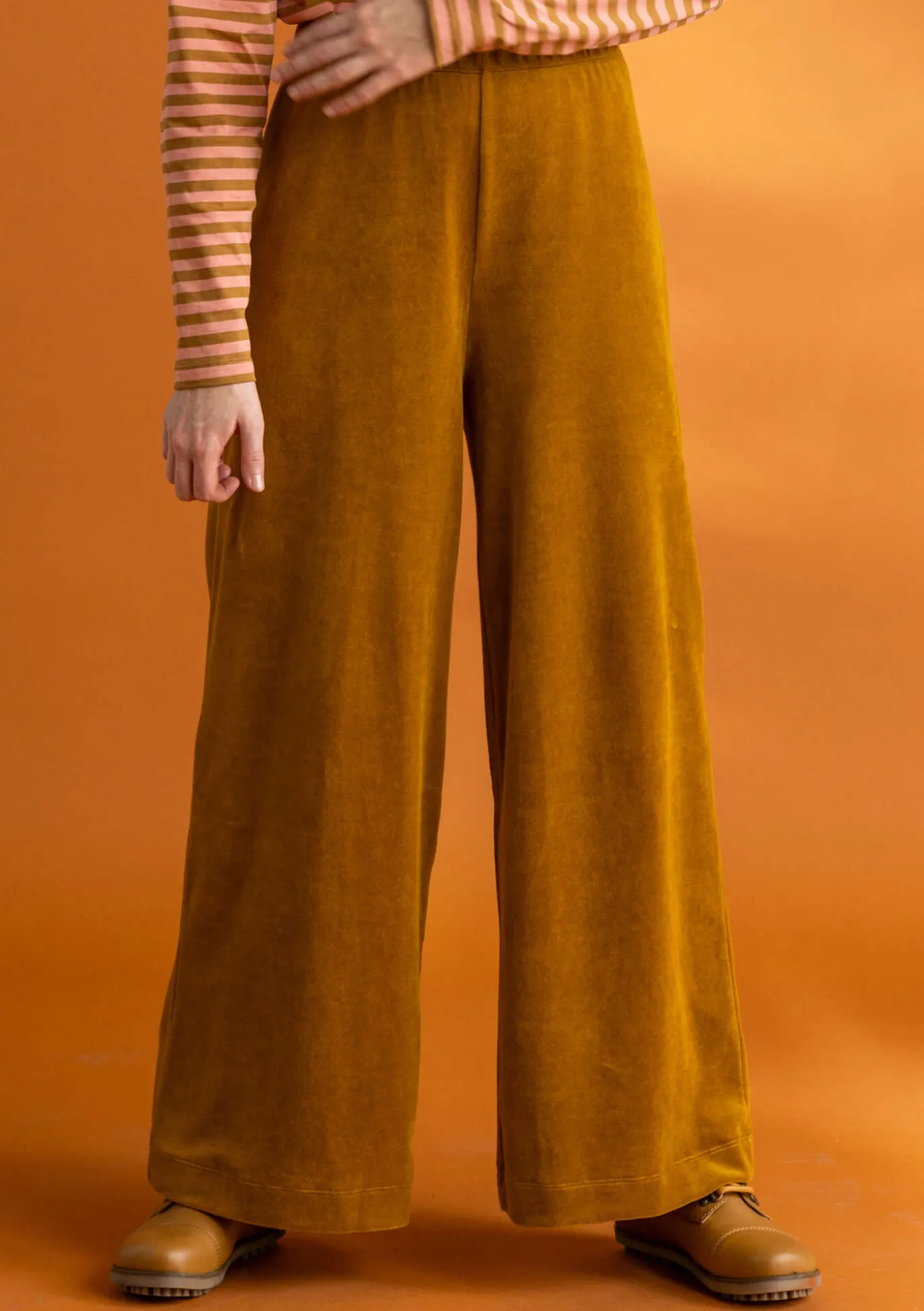 Veluurihousut ekopuuvillaa / kierrätettyä polyesteriä